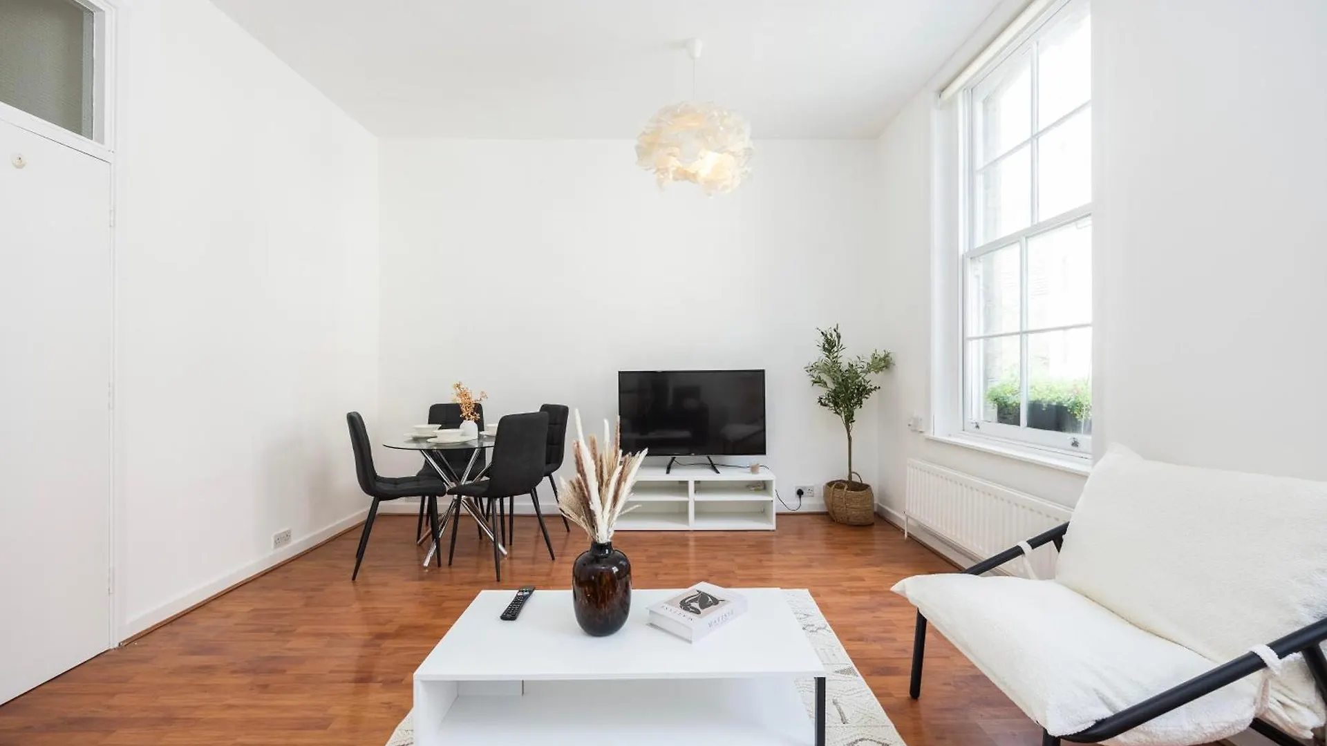 Spacious 1 Bedroom London Bridge contacts
