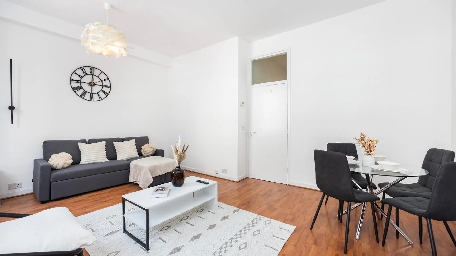 Spacious 1 Bedroom London Bridge Apartment