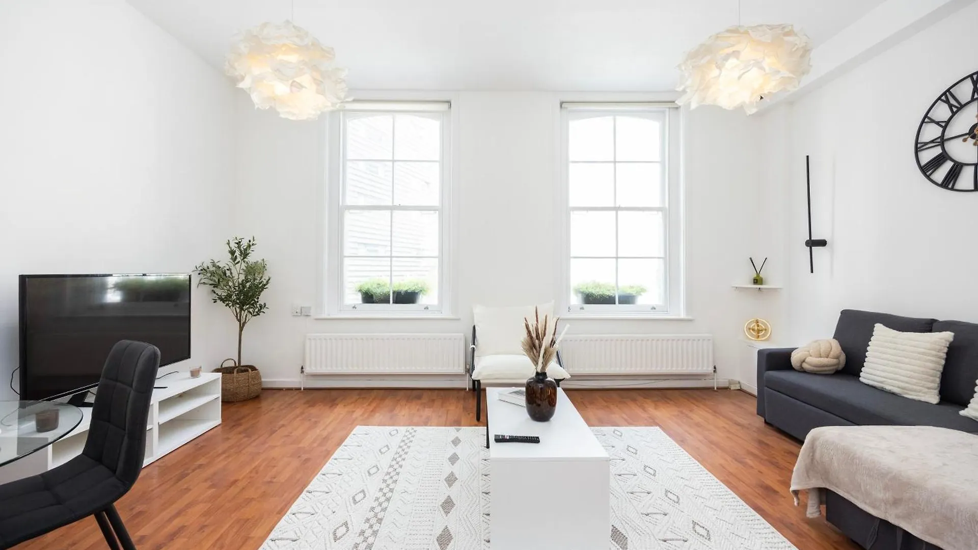 Spacious 1 Bedroom London Bridge Apartment