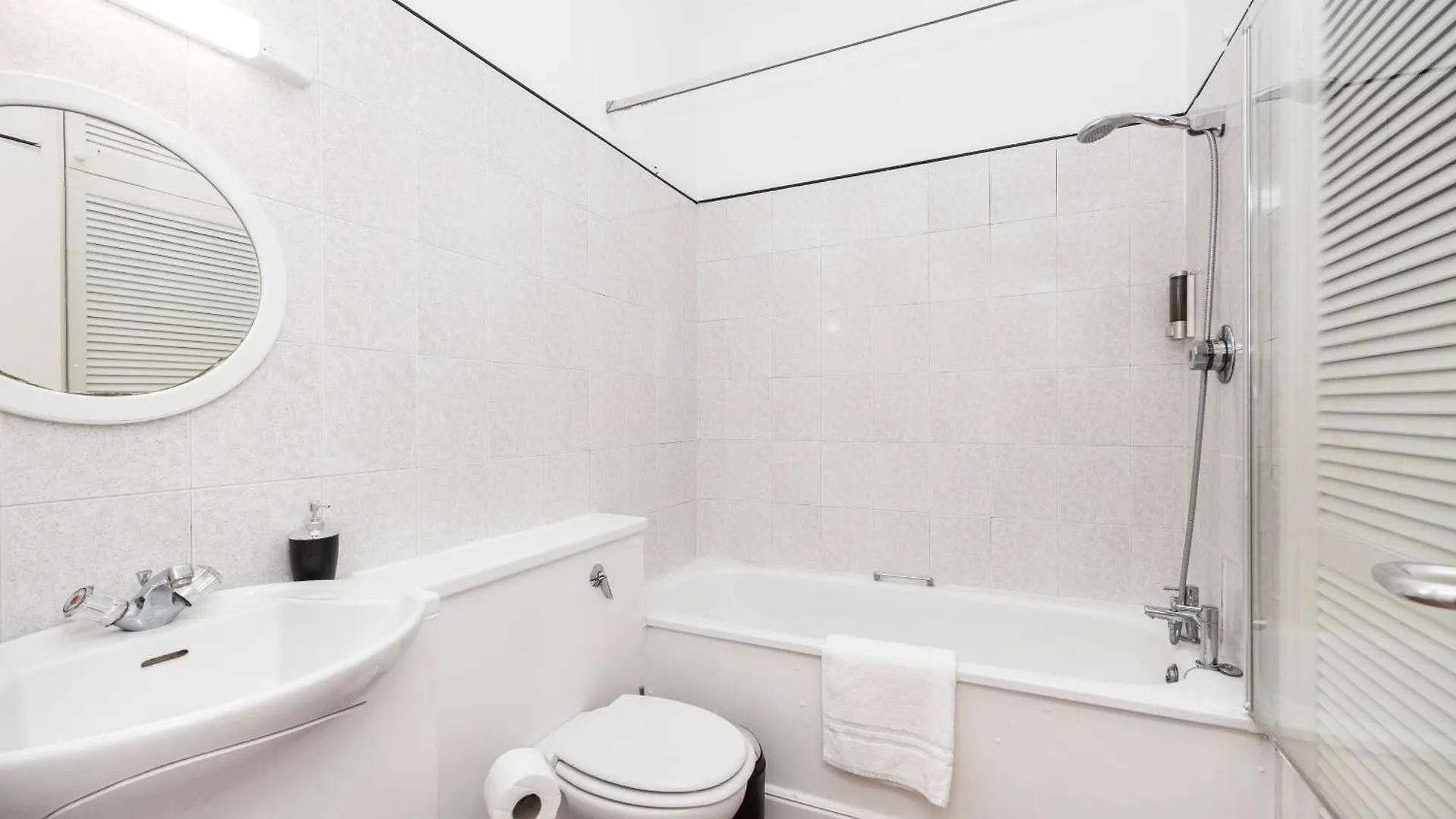 Spacious 1 Bedroom London Bridge 0*,