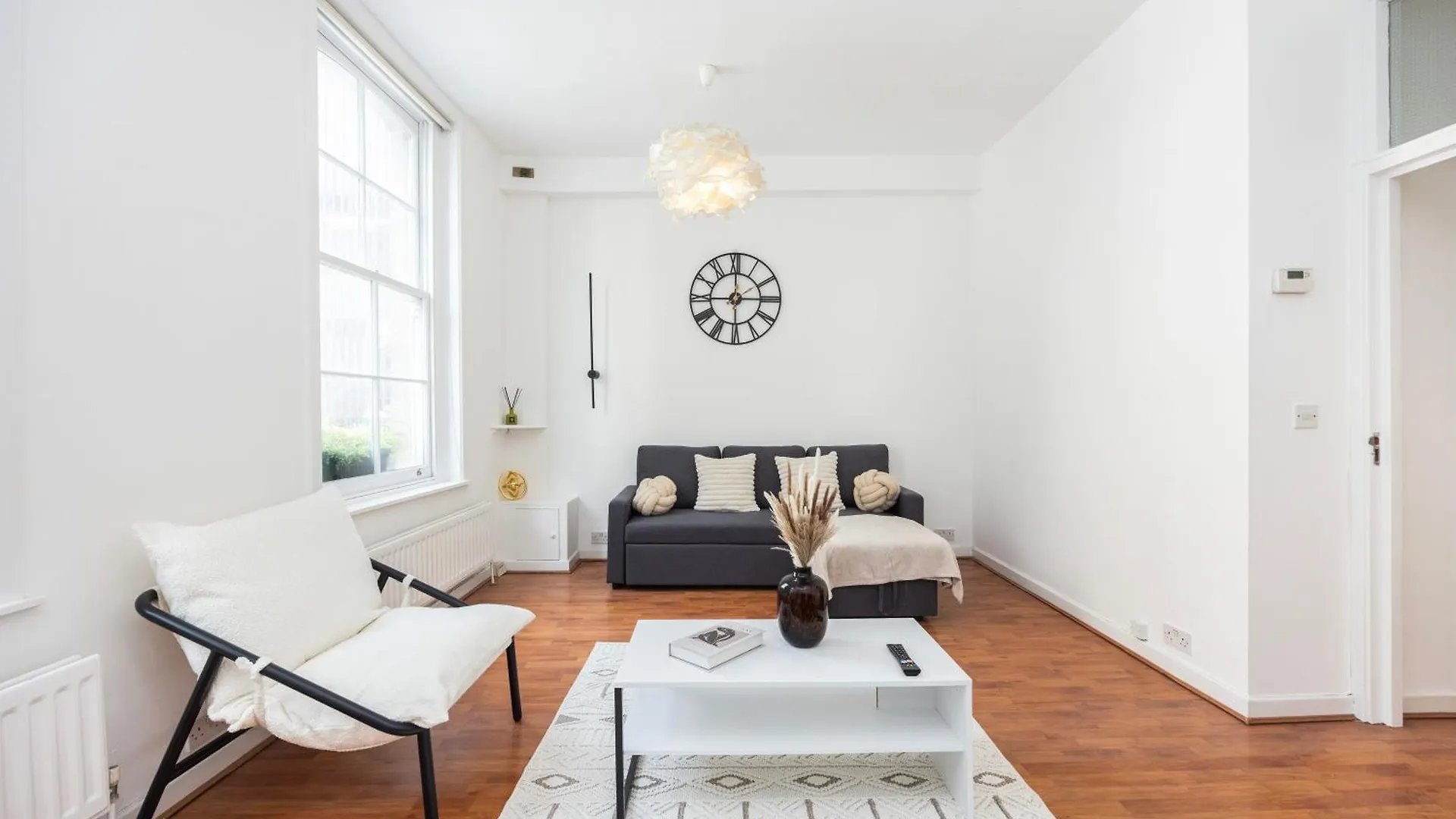 Spacious 1 Bedroom London Bridge 0*,